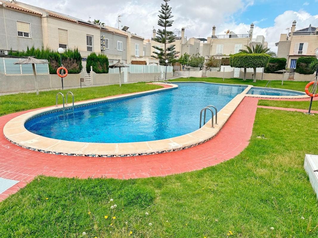 Sale of apartment in Piso en Aguas Nuevas, Torrevieja, Torrevieja
photo 2