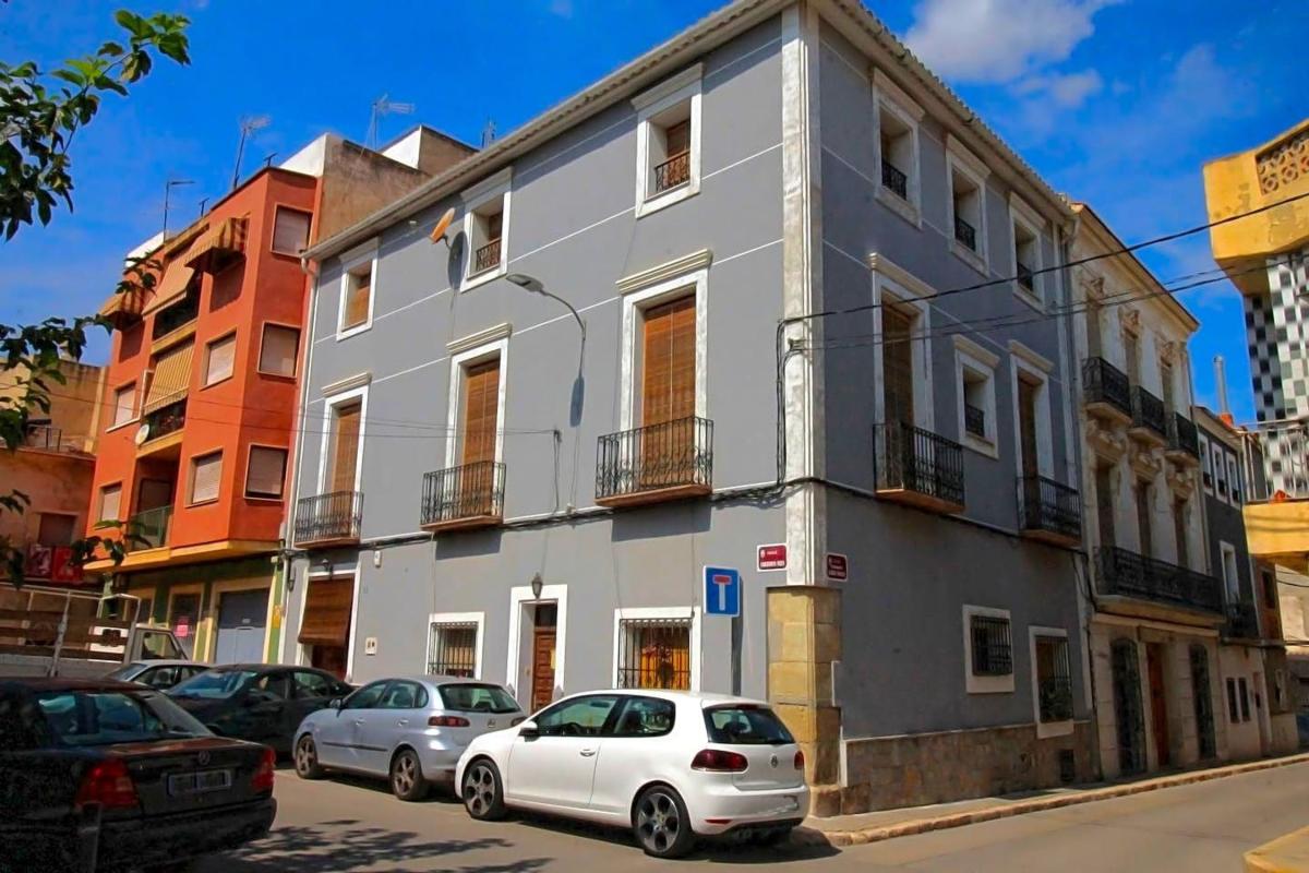 Propiedades en venta y alquiler en España photo 1