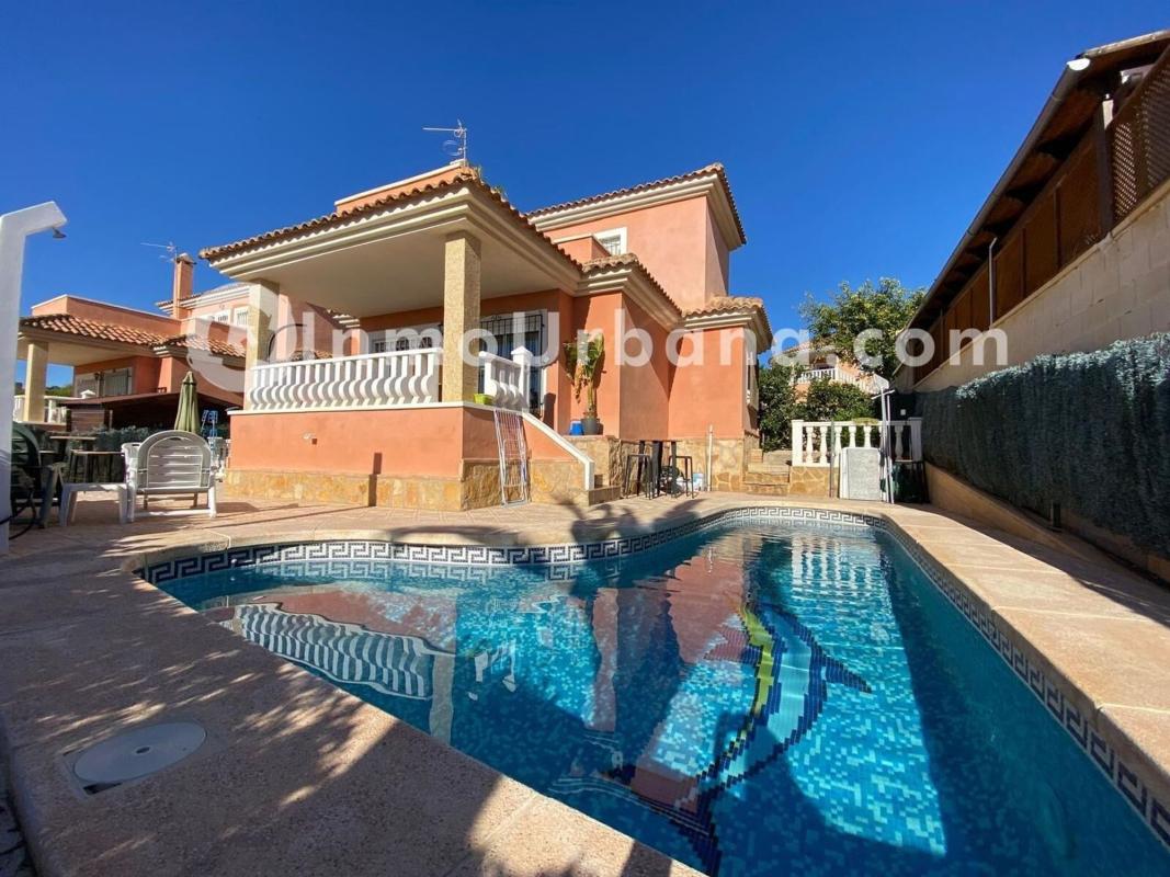 Propiedades en venta y alquiler en España photo 1