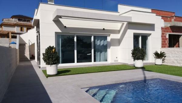 Casa o chalet independiente en Los Montesinos thumbnail 2