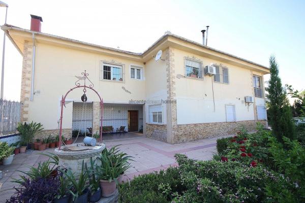 Chalet independiente en venta en Casa o chalet en Monovar, Monovar
 photo 1