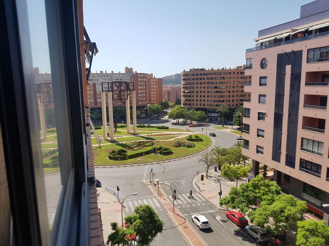 Sprzedaż mieszkania w Piso en Plaza del Alcalde Agatángelo Soler, 4, Garbinet - Parque de las Avenidas, Alicante / Alacant, Alicante / Alacant
photo 1