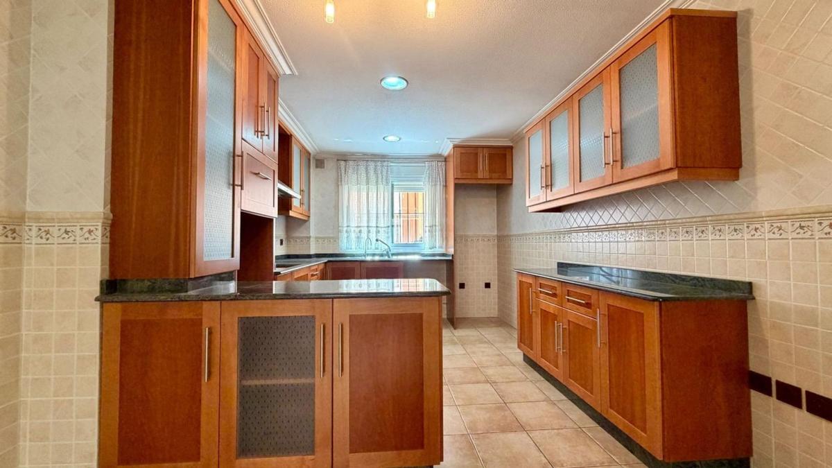 Sale of apartment in Piso en Centro, Elche / Elx, Elche / Elx
 photo 2