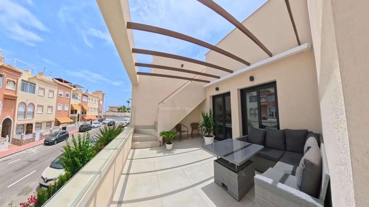 Продажа пентхауса на Ático en Ramon Rubial Cavias, 1, La Veleta, Torrevieja, Торревьеха photo 1