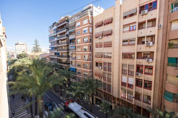 Продажа квартиры на Piso en Calle San Vicente, San Antón, Alicante / Alacant, Аликанте / Алакант
thumbnail 3