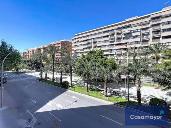 Sprzedaż mieszkania w Piso en Calle Castellar, 6, Ensanche-Diputación, Alicante / Alacant, Alicante / Alacant
thumbnail 2