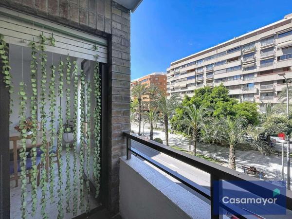 Sprzedaż mieszkania w Piso en Calle Castellar, 6, Ensanche-Diputación, Alicante / Alacant, Alicante / Alacant
thumbnail 3