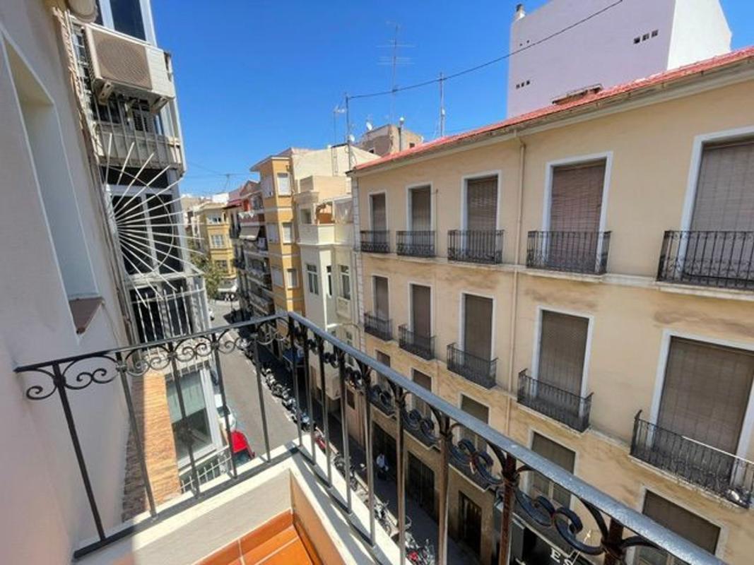 Sprzedaż mieszkania w Piso en Calle José Gutiérrez Petén, Mercado, Alicante / Alacant, Alicante / Alacant
 photo 3