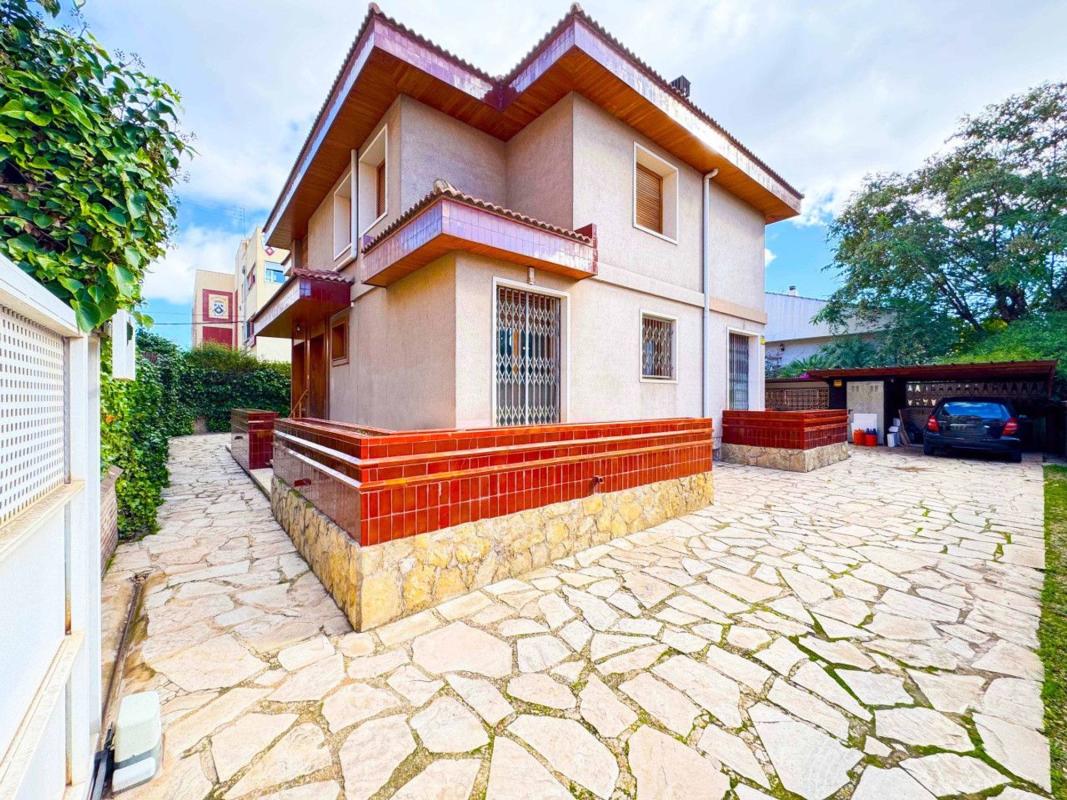 Properties for sale and rent in Spain photo 3