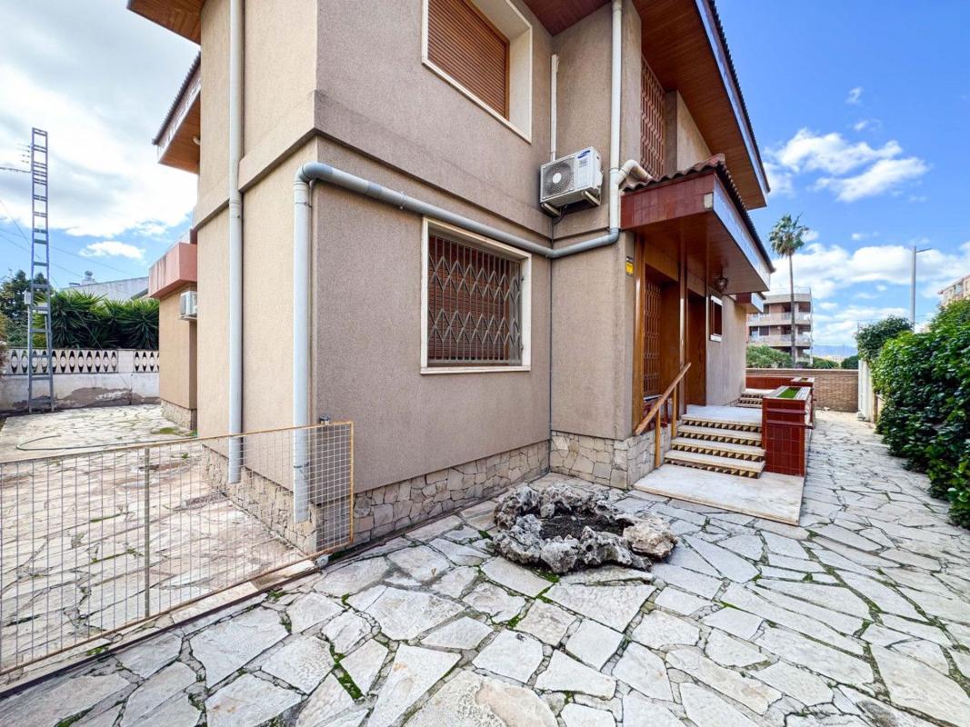 Properties for sale and rent in Spain photo 5