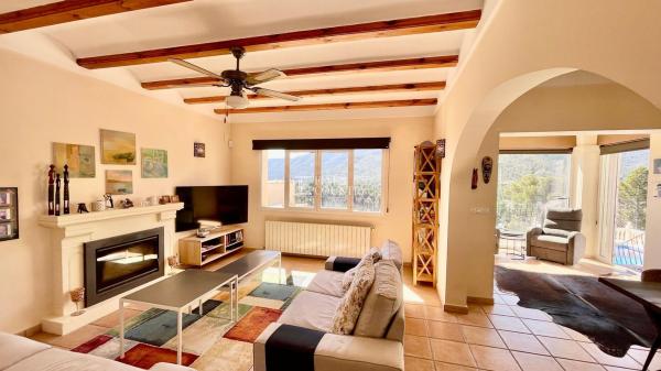 Chalet adosado en Avenida de la Gran Bretanya, Benichembla thumbnail 2