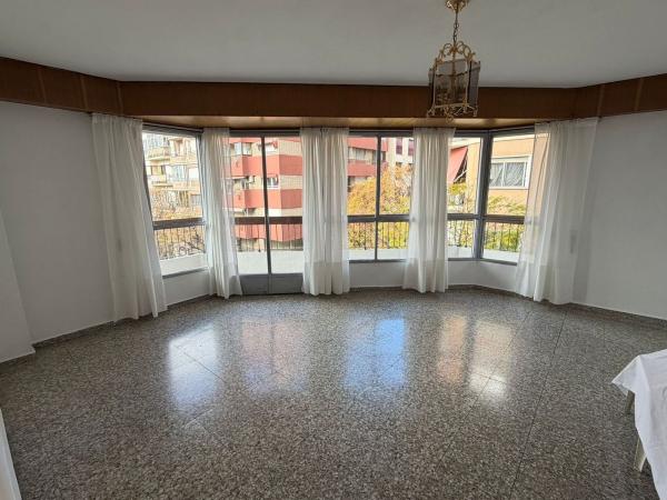 Venta de piso en Piso en Calle Portugal, Ensanche-Diputación, Alicante / Alacant, Alicante / Alacant
thumbnail 2