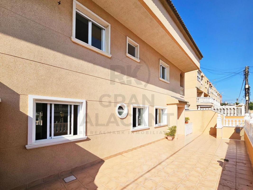 Недвижимость на продажу и в аренду в Испании photo 5