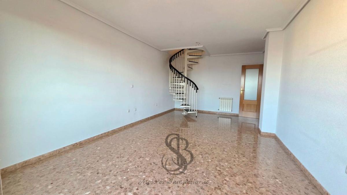 Sale of apartment in Piso en Plaza del Alcalde Agatángelo Soler, Garbinet - Parque de las Avenidas, Alicante / Alacant, Alicante
photo 2