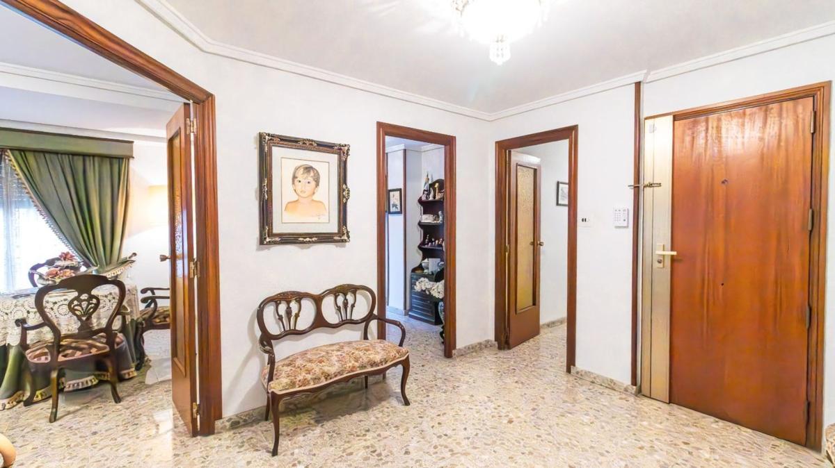 Sale of apartment in Piso en Calle Ruperto Chapí, Pont Nou-Corazón de Jesús, Elche / Elx, Elche / Elx
 photo 2