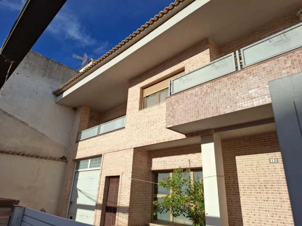 Chalet pareado en Calle Torrevieja, Pinoso photo 1