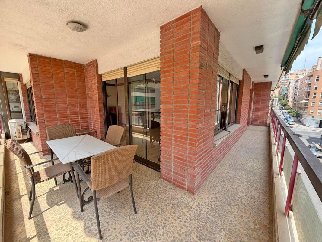 Sale of apartment in Piso en Mercado, Alicante / Alacant, Alicante
photo 2