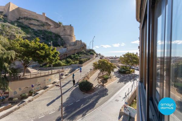 Venta de piso en Piso en Rambla de Méndez Núñez, 2, Casco Histórico-Santa Cruz, Alicante / Alacant, Alicante / Alacant
photo 1
