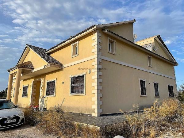 Частный шале на продаже в  Casa o chalet en Castalla, Касталья photo 1