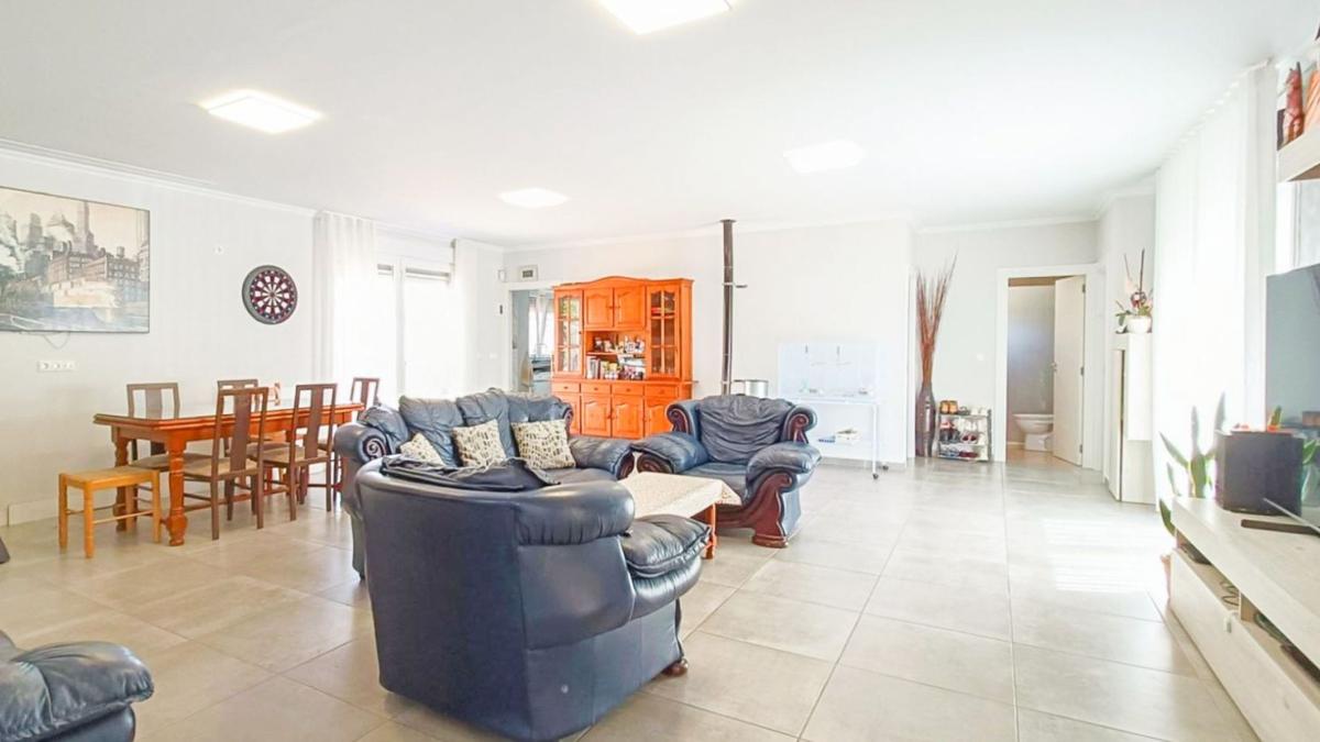 Properties for sale and rent in Spain photo 3