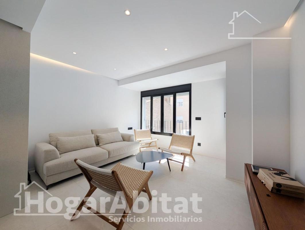 Sale of apartment in Piso en Calle Gravina, Casco Histórico-Santa Cruz, Alicante / Alacant, Alicante
 photo 2