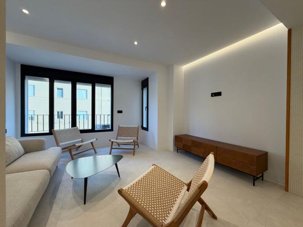 Venta de piso en Piso en Calle Gravina, 17, Casco Histórico-Santa Cruz, Alicante / Alacant, Alicante / Alacant
photo 1