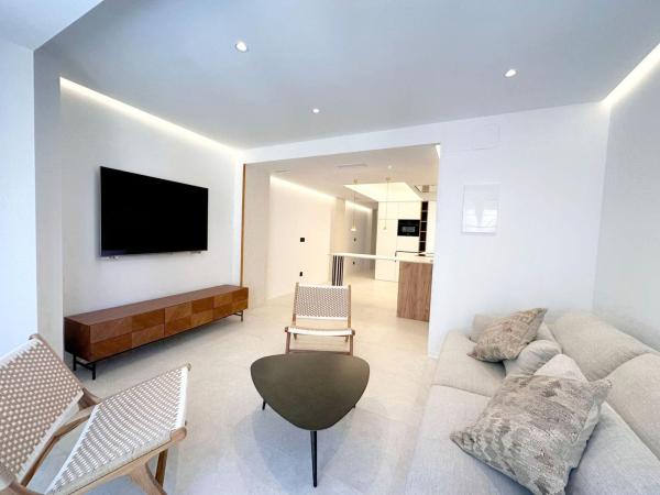 Venta de piso en Piso en Calle Gravina, Casco Histórico-Santa Cruz, Alicante / Alacant, Alicante / Alacant
photo 1