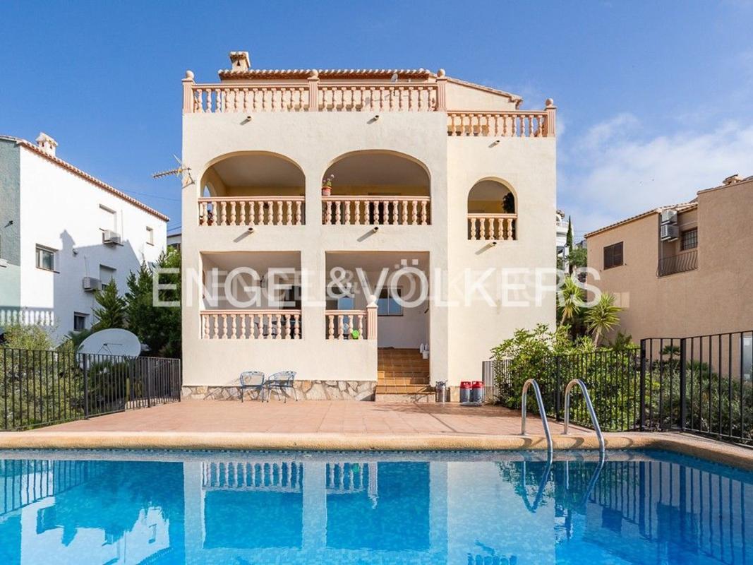 Properties for sale and rent in Spain photo 2