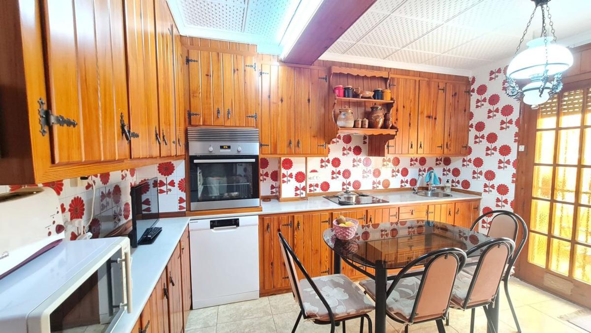 Продажа отдельного шале в Casa o chalet en Plaza Castelar - Mercado Central, Elda, Эльда photo 5
