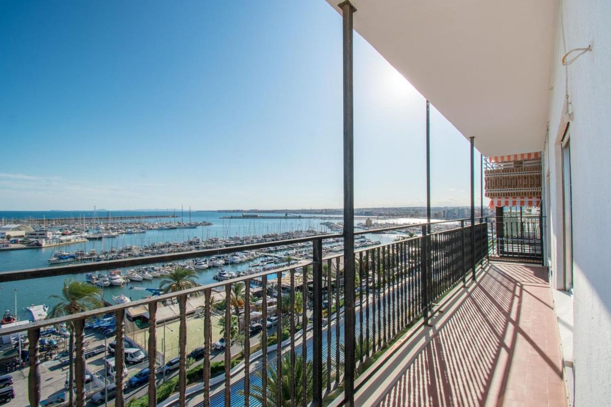 Venta de piso en Piso en Calle José Martínez Ruiz Azorín, 1, Centro - Muelle Pesquero, Torrevieja, Torrevieja
photo 2