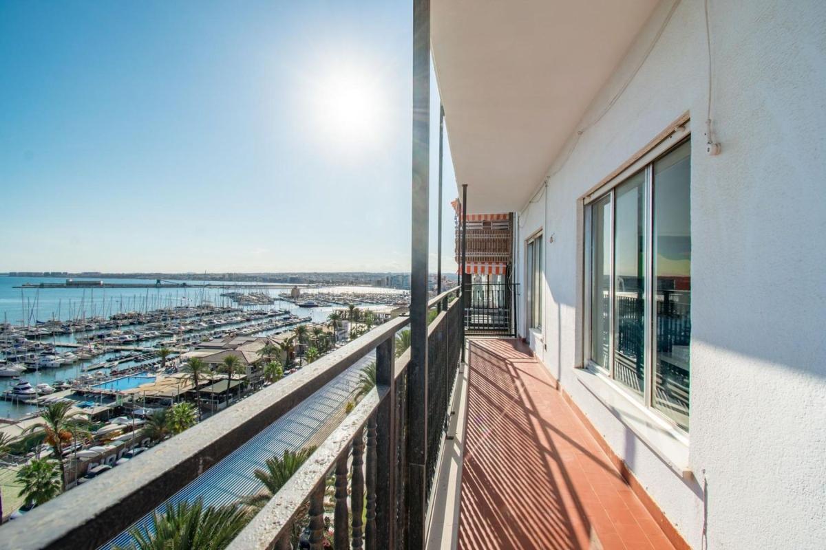 Venta de piso en Piso en Calle José Martínez Ruiz Azorín, 1, Centro - Muelle Pesquero, Torrevieja, Torrevieja
photo 3