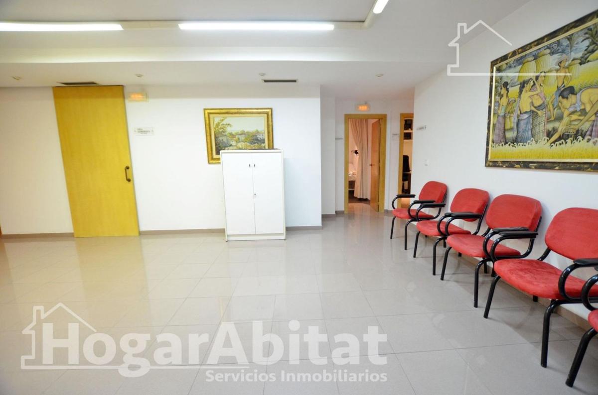 Sale of apartment in Piso en Rambla de Méndez Núñez, Casco Histórico-Santa Cruz, Alicante / Alacant, Alicante
photo 4