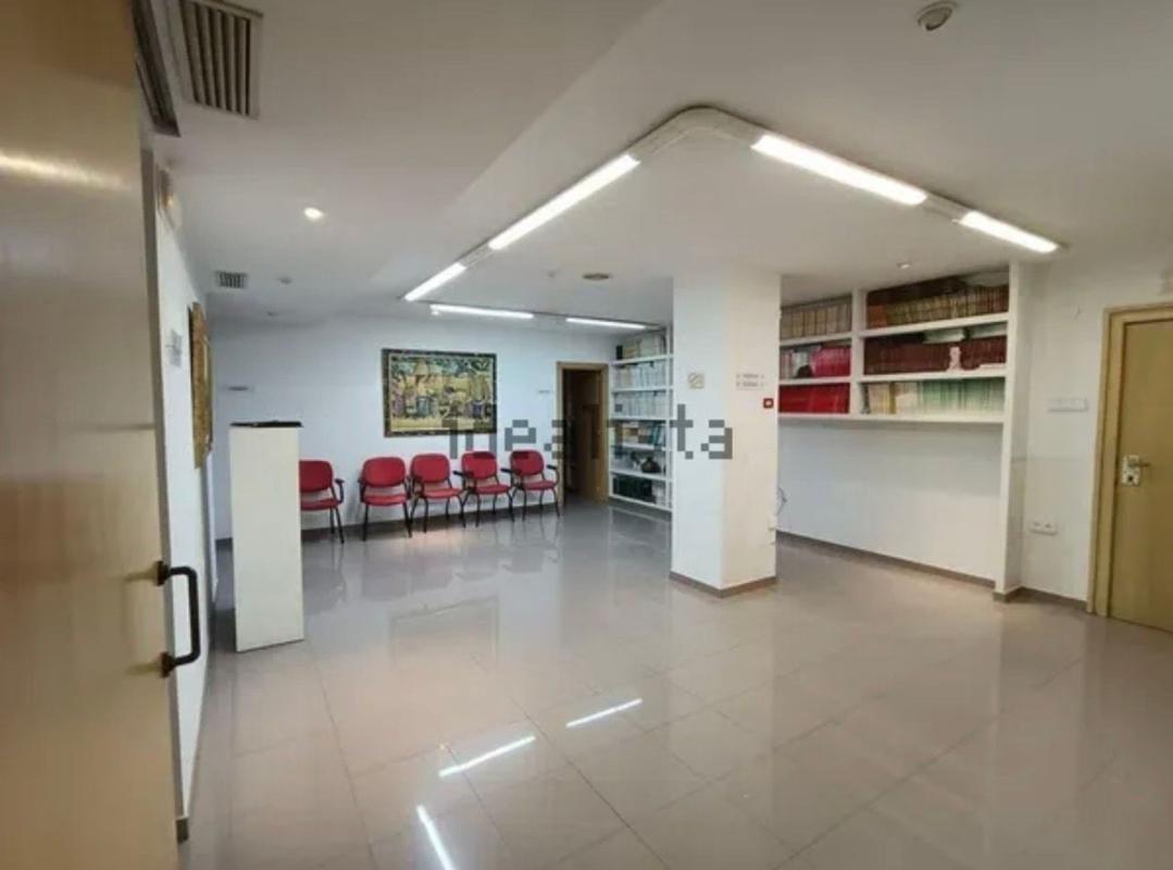 Venta de piso en Piso en Rambla de Méndez Núñez, Casco Histórico-Santa Cruz, Alicante / Alacant, Alicante / Alacant
 photo 2