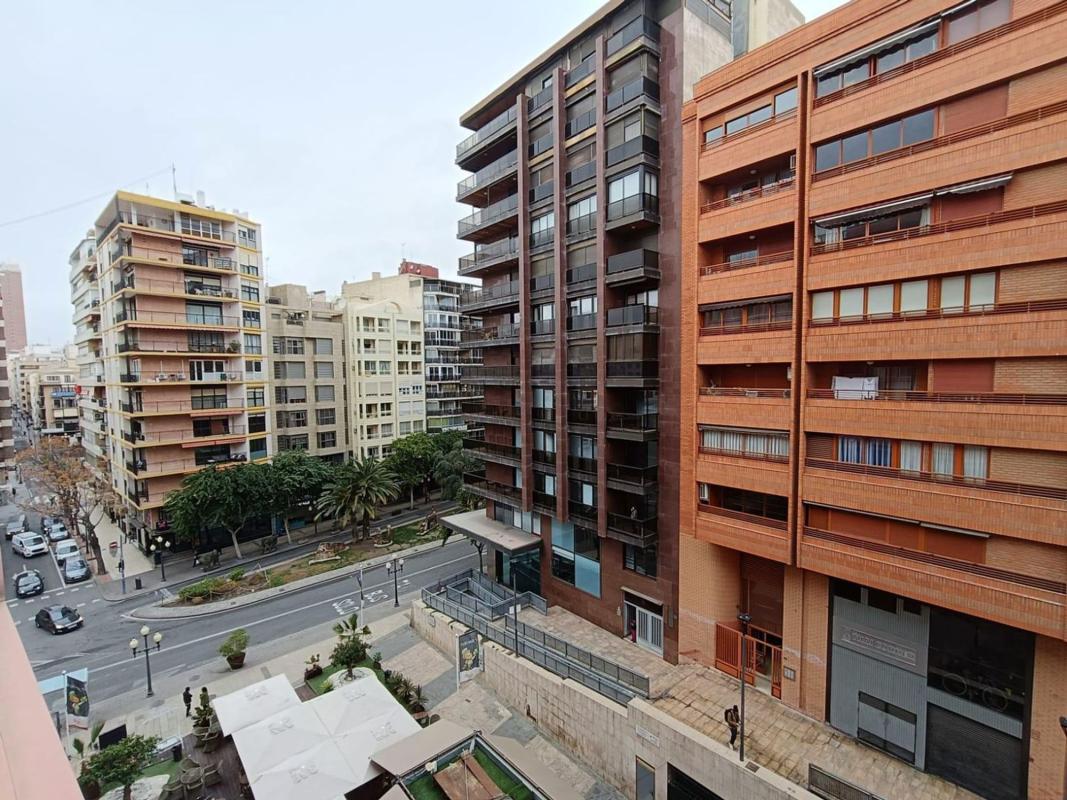 Venta de piso en Piso en Casco Histórico-Santa Cruz, Alicante / Alacant, Alicante / Alacant
photo 2
