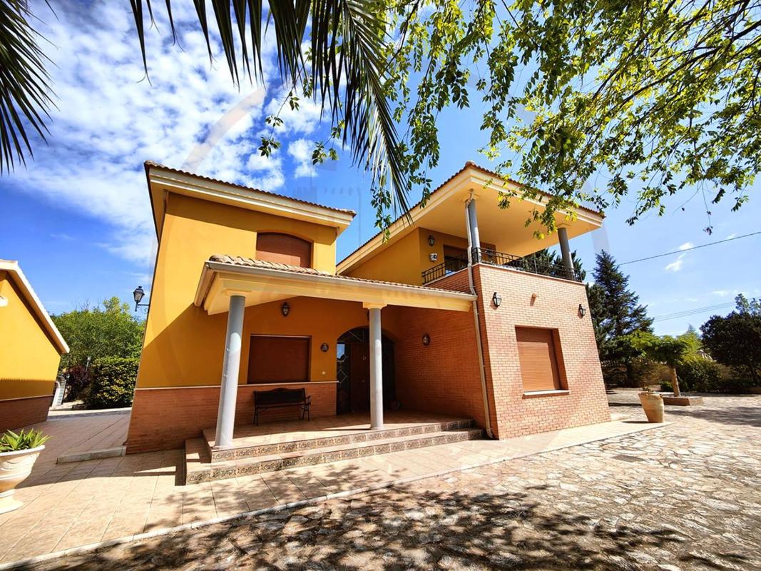 Propiedades en venta y alquiler en España photo 2