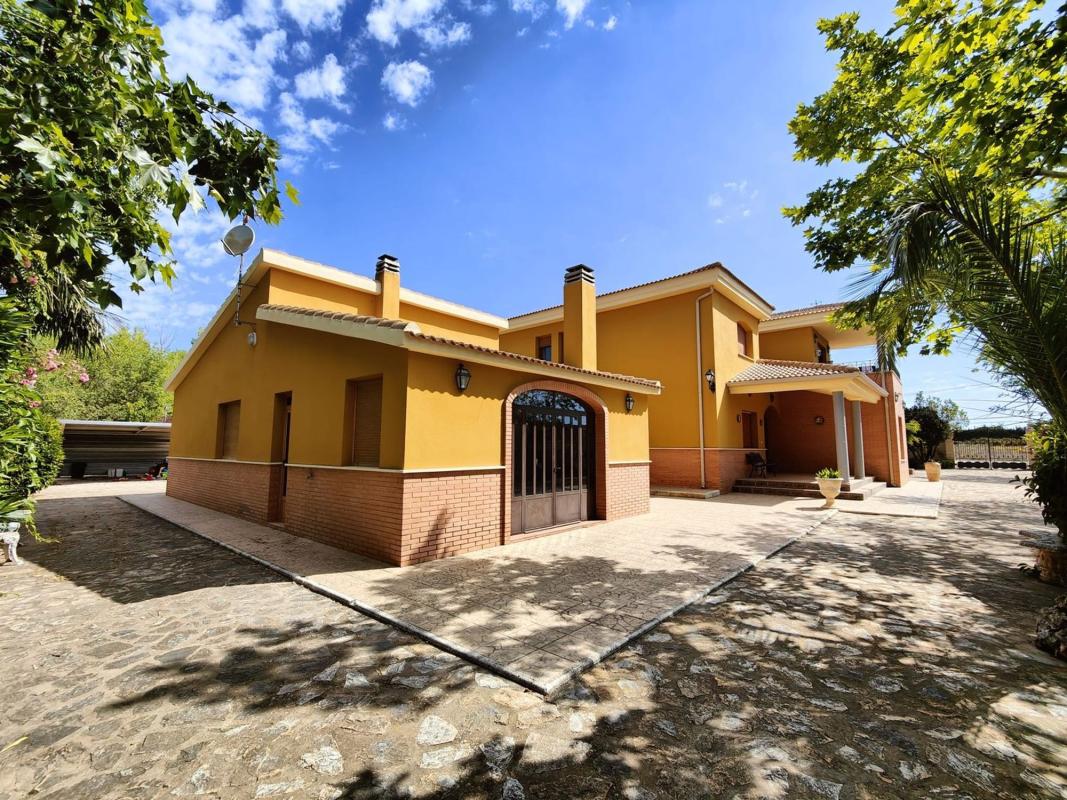 Propiedades en venta y alquiler en España photo 1