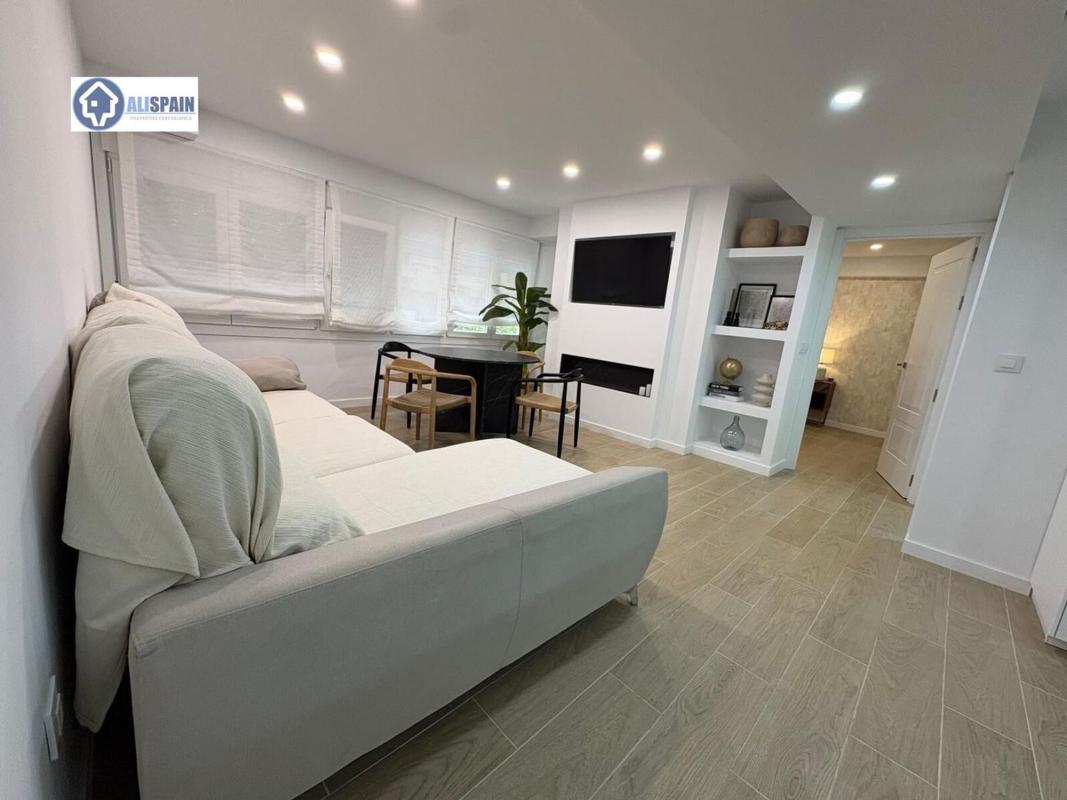 Sale of apartment in Piso en Casco Histórico-Santa Cruz, Alicante / Alacant, Alicante
photo 1