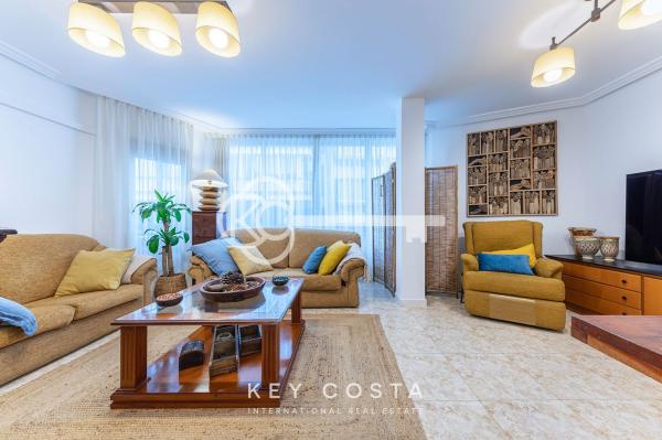 Продажа квартиры на Piso en Calle Pintor Aparicio, Ensanche-Diputación, Alicante / Alacant, Аликанте / Алакант
thumbnail 3