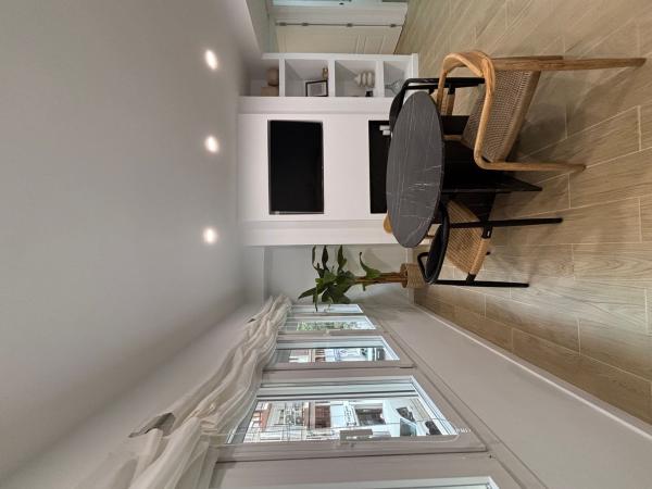 Продажа квартиры на Piso en Calle General Primo de Rivera, Casco Histórico-Santa Cruz, Alicante / Alacant, Аликанте / Алакант
photo 1