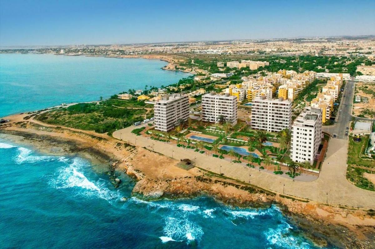 Sale of apartment in Piso en Calle del Tornado, 2, Punta Prima, Torrevieja, Torrevieja
photo 2