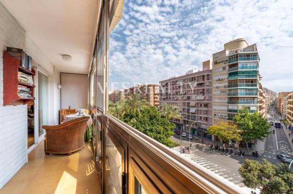 Sale of flat in Piso en Calle Foglietti, Benalúa, Alicante / Alacant, Alicante
 photo 1