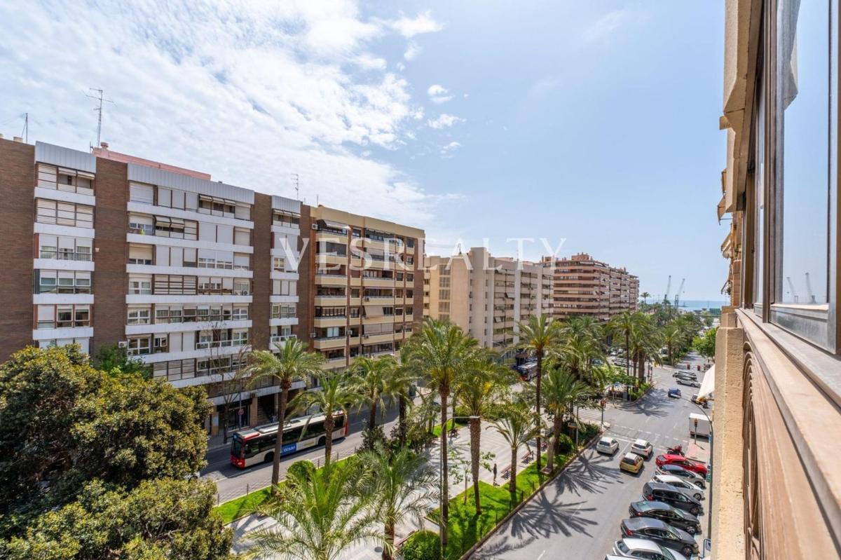 Venta de piso en Piso en Calle Foglietti, Benalúa, Alicante / Alacant, Alicante / Alacant
photo 2