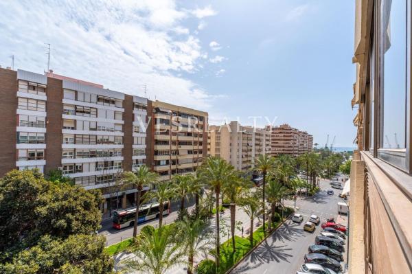 Sale of flat in Piso en Calle Foglietti, Benalúa, Alicante / Alacant, Alicante
 photo 2