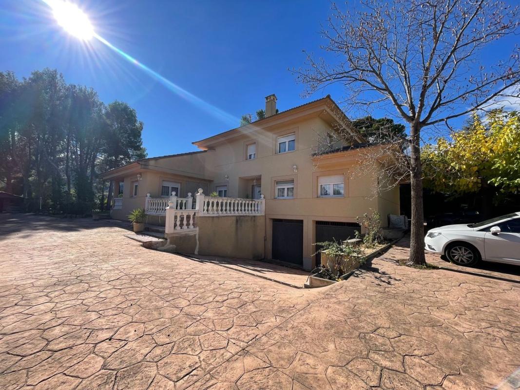 Properties for sale and rent in Spain photo 2