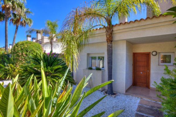 Independent chalet for sale in Casa o chalet en Benimeit-Tabaira, Moraira, Moraira
 photo 2