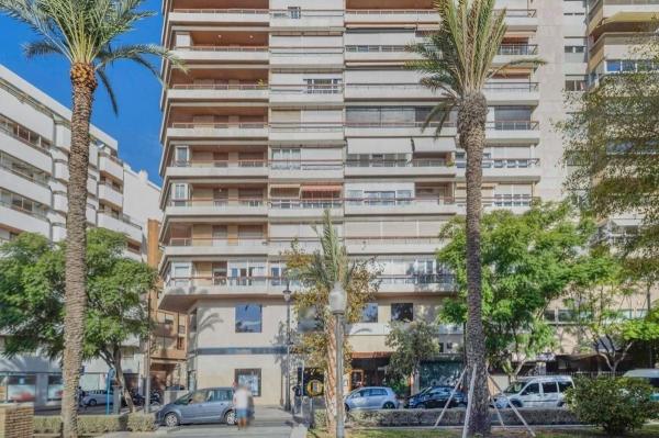 Venta de piso en Piso en Avenida de Ramón y Cajal, Ensanche-Diputación, Alicante / Alacant, Alicante / Alacant
 photo 1