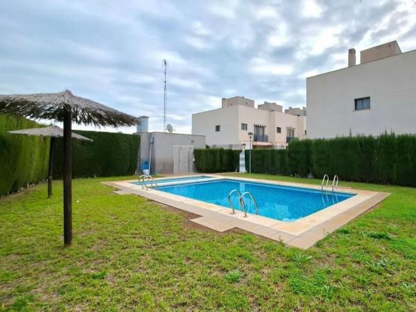 Chalet pareado en Los Girasoles, San Vicente del Raspeig thumbnail 2