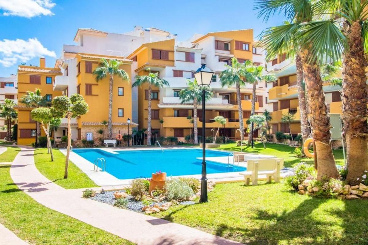 Sale of apartment in Piso en Calle Ciclón s/n, Punta Prima, Torrevieja, Torrevieja
photo 2