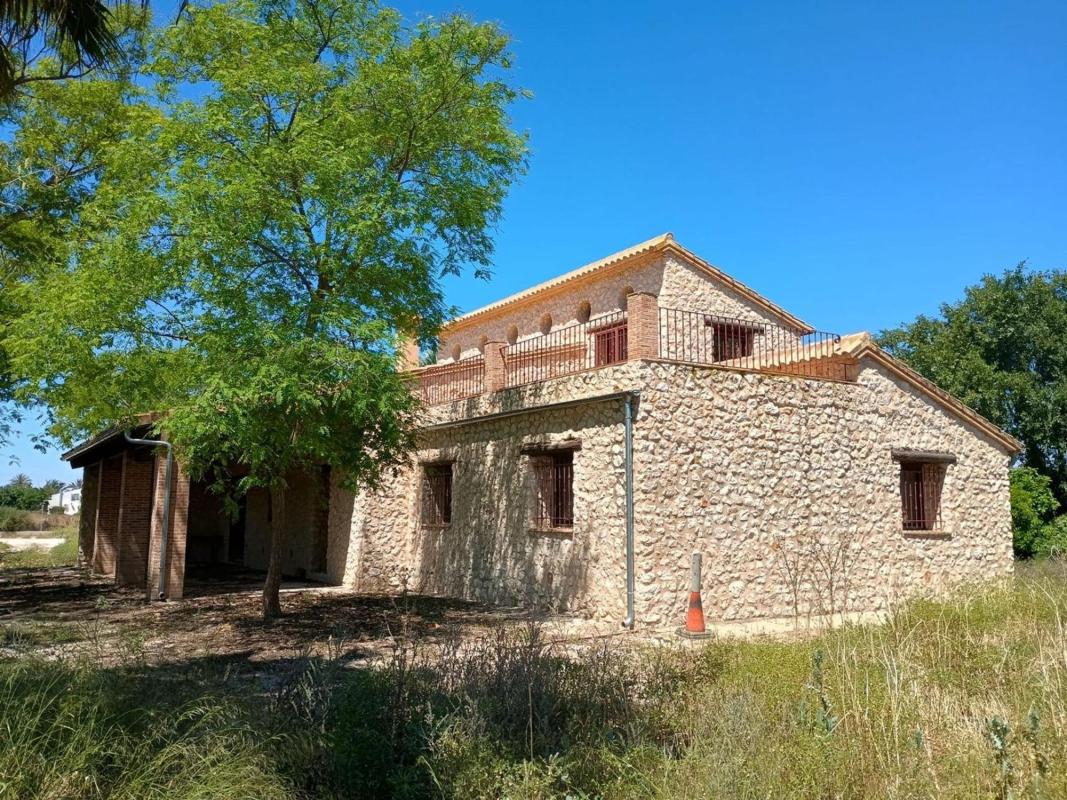 Propiedades en venta y alquiler en España photo 1