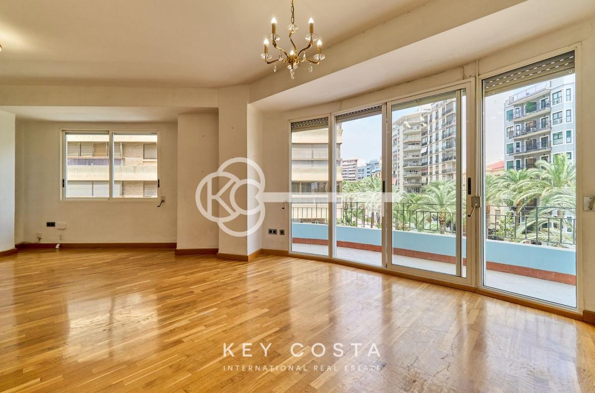 Продажа квартиры на Piso en Calle Poeta Vila y Blanco, Ensanche-Diputación, Alicante / Alacant, Аликанте / Алакант
photo 1